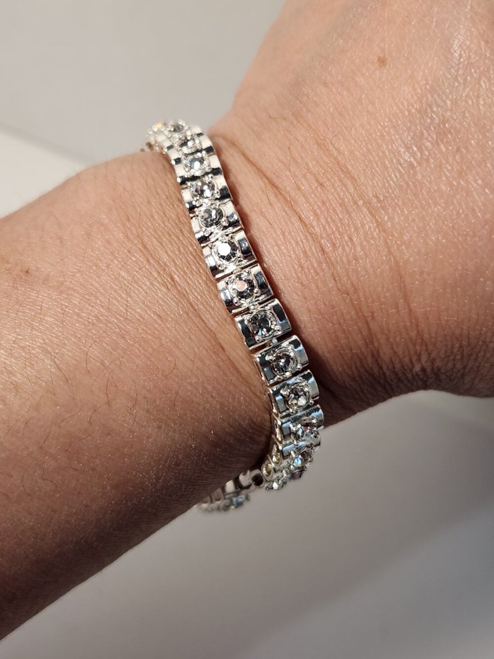 Icy! VTG Classic Diamond Line style Tennis Bracelet 7-8.2" Collectable